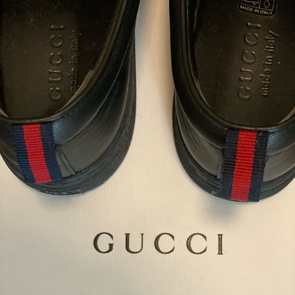Gucci : GG Supreme canvas. Men’s Slip on.